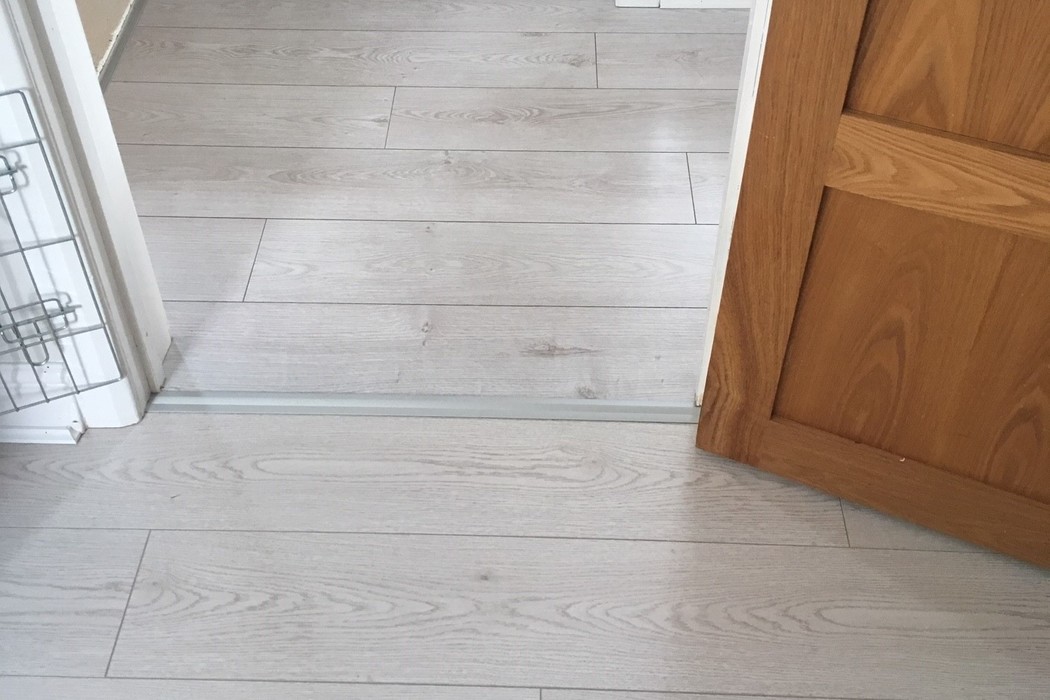 Laminate Deluxe White Brushed Oak 12mm X 195mm