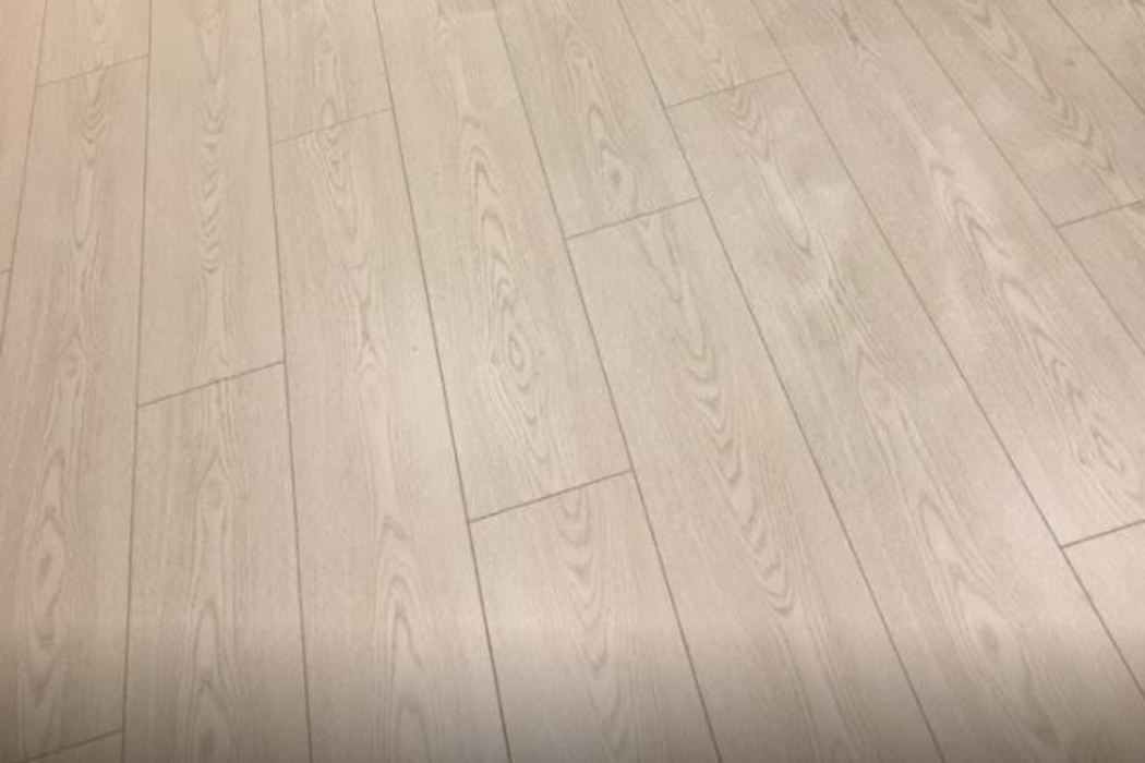 Laminate Arlington White Brushed Oak 12mm X 195mm Customer Supplied Image