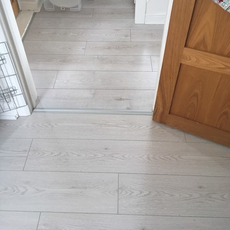 Laminate Deluxe White Brushed Oak 12mm X 195mm